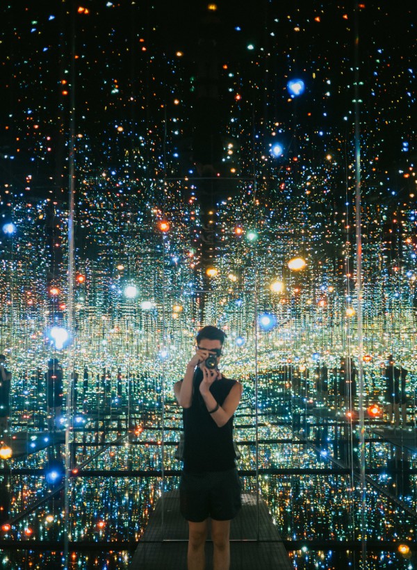 the-broad-museum-yayoi-kusama-infinity-room-los-angeles-3.jpg