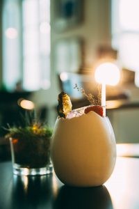 bar_louise_leclosion_-Konoissuer-200x300.jpg