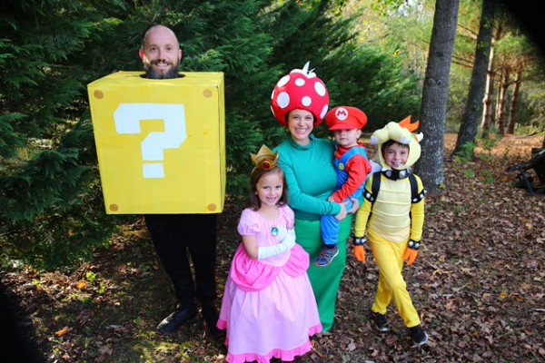 Best Family Halloween Costumes: Super Mario Bros Family Costume