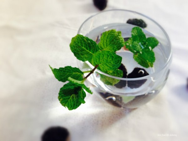blackberry mint infused water