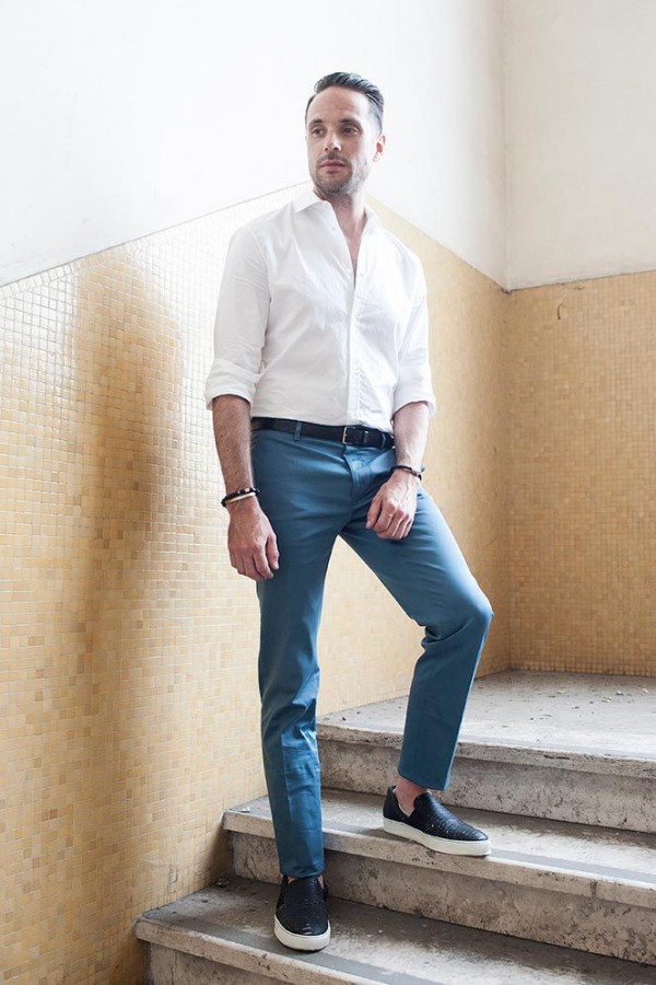 shirts that go with blue chinos